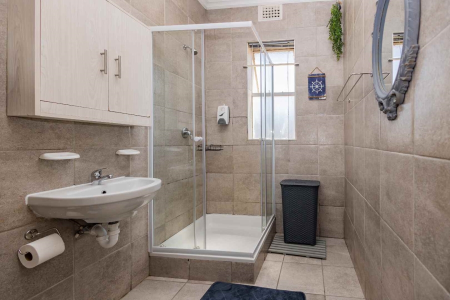 To Let 2 Bedroom Property for Rent in Oakdale Western Cape